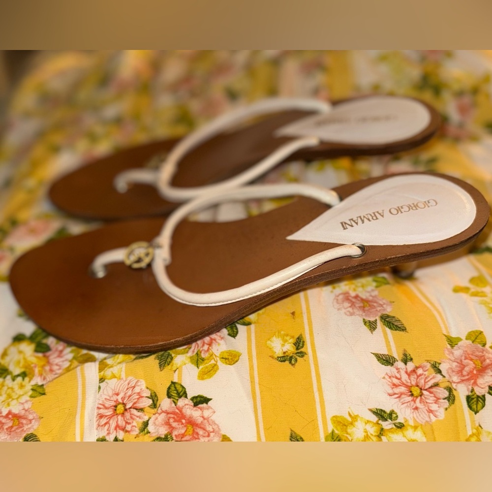 VTG Georgio Armani White and Brown Thong Sandals with Logo - Picture 7 of 10